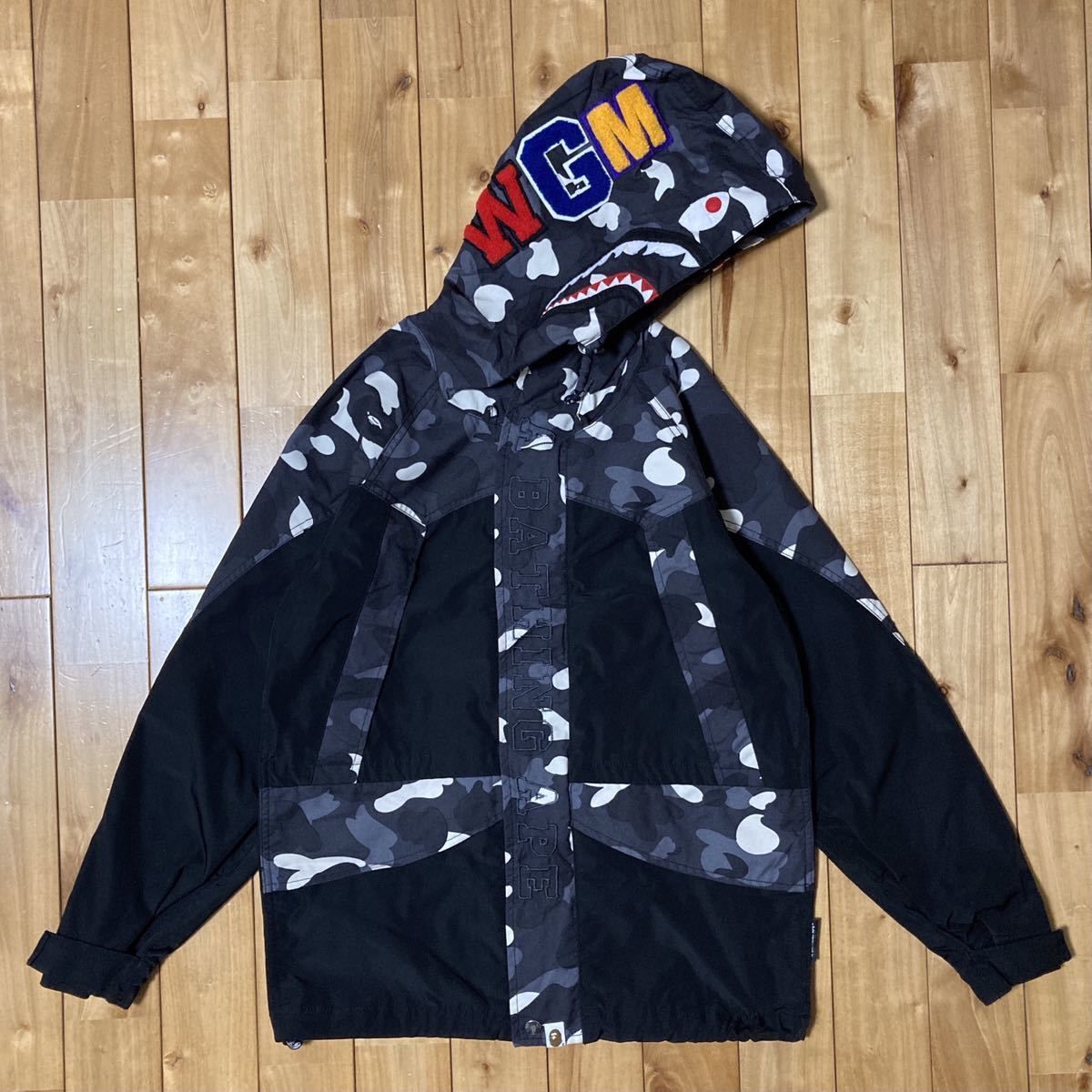 蓄光 シャークパーカー スノボジャケット BAPE 000000007009 - メルカリ