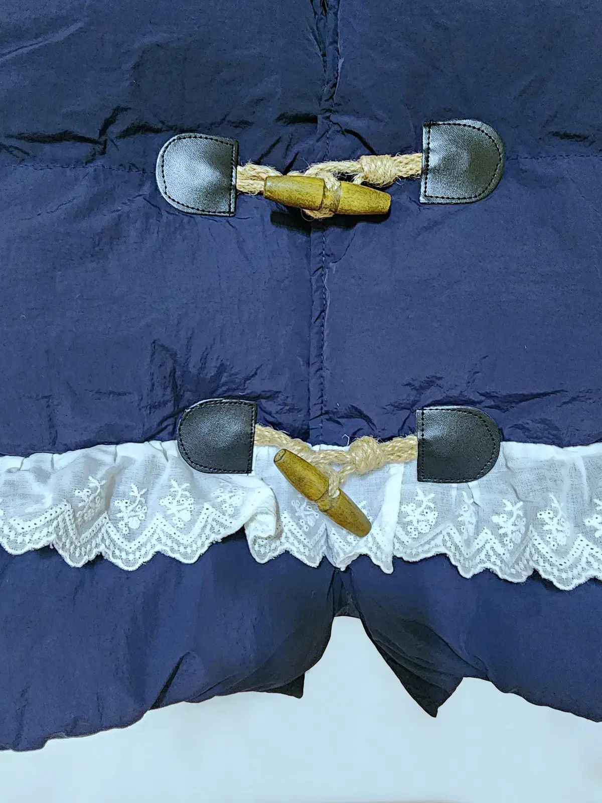 レースフリル トグルボタン