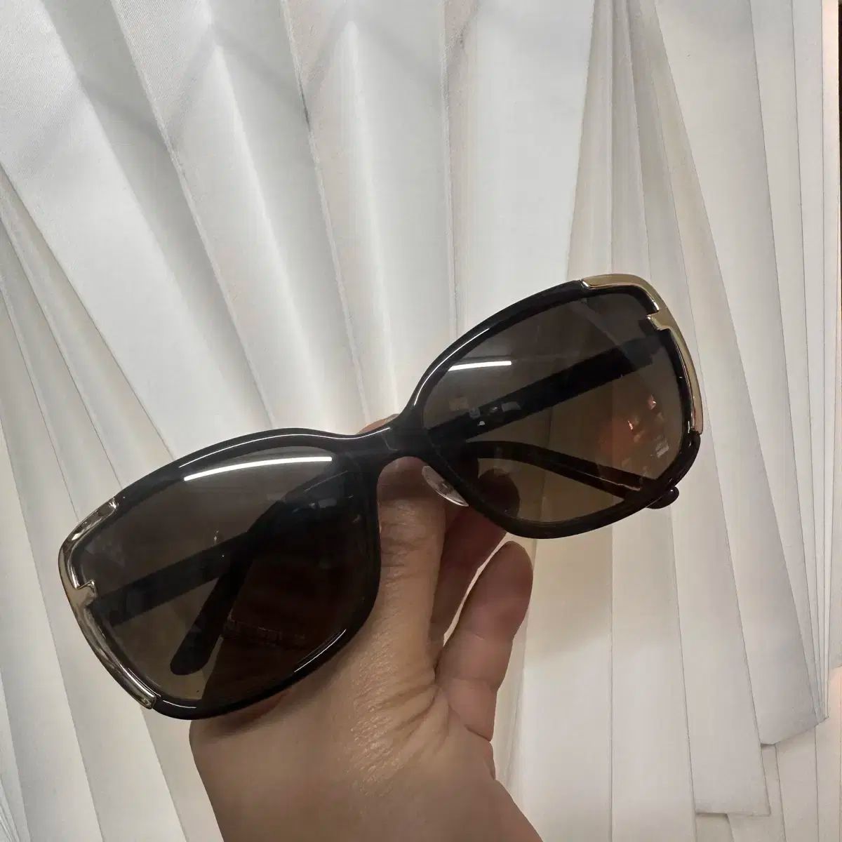 入荷中 FENDI(フェンディ) ゴールドロゴ メルカリ - サングラス 小物