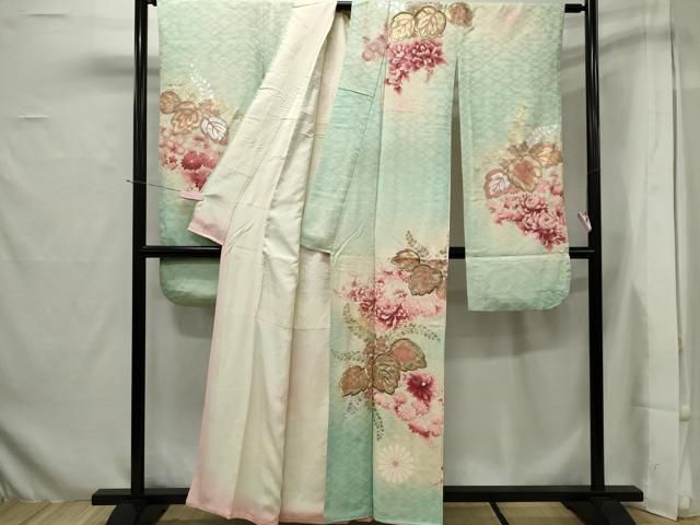 豪華振袖　作家物　絞り　舞花文　暈し染　金彩　着丈167.5cm　正絹 振袖 赤系 花模様 部分絞り 金通し 正絹