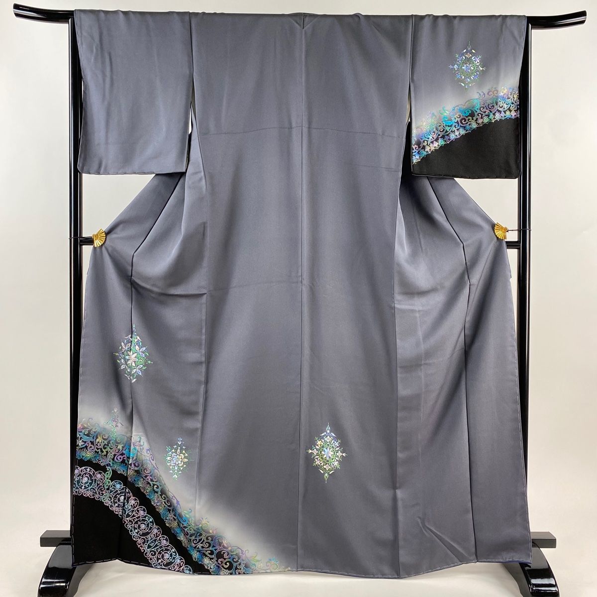 付下げ 身丈167cm 裄丈66cm M 袷 華文 花唐草 金銀彩 銀通し 灰色 正絹 秀品 【中古】