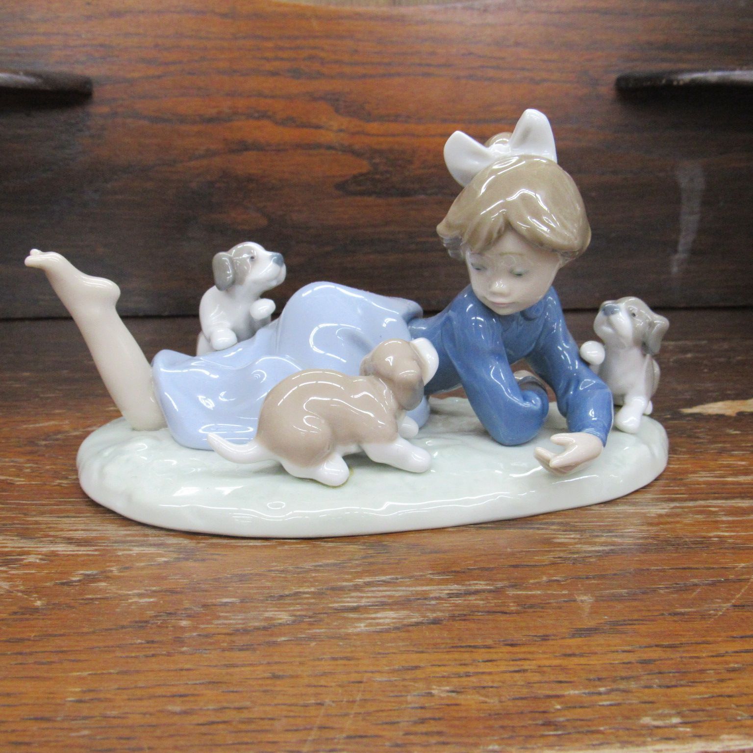 皆で遊びましょう少女と仔犬たち 陶器人形フィギュリン スペイン製 西洋陶磁 Liadro リヤドロ 陶器人形 みんなで遊びましょう フィギュア 少女と