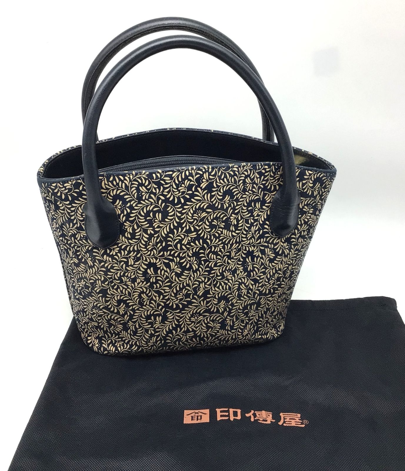 【美品】 印傳屋 インデンヤ ハンドバッグ 唐草模様 ネイビー 甲州印伝 美品】 印傳屋 インデンヤ ハンドバッグ 唐草模様 ネイビー 甲州