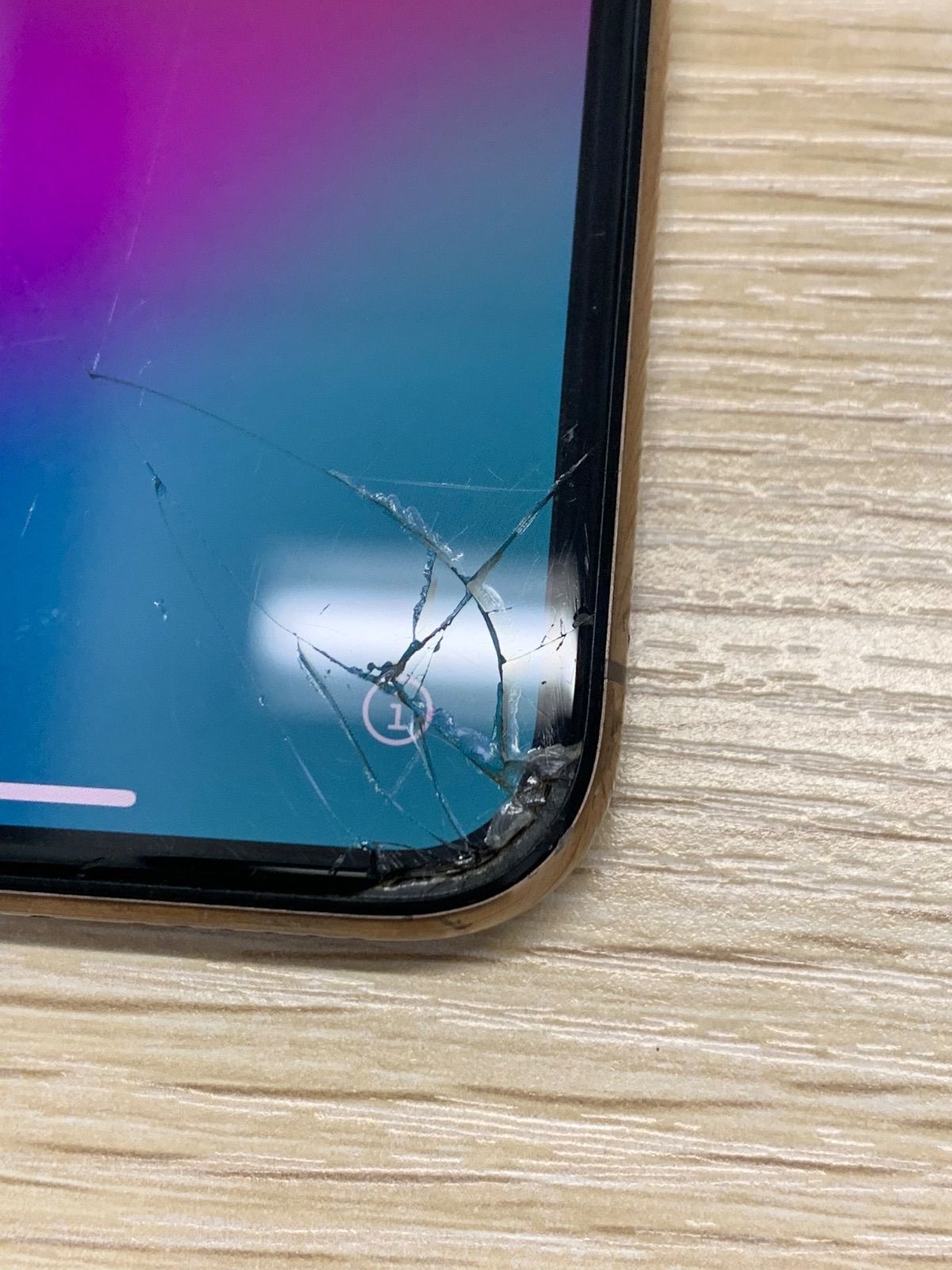 iPhoneXs 初期化済 SIMなし 本体のみ A377
