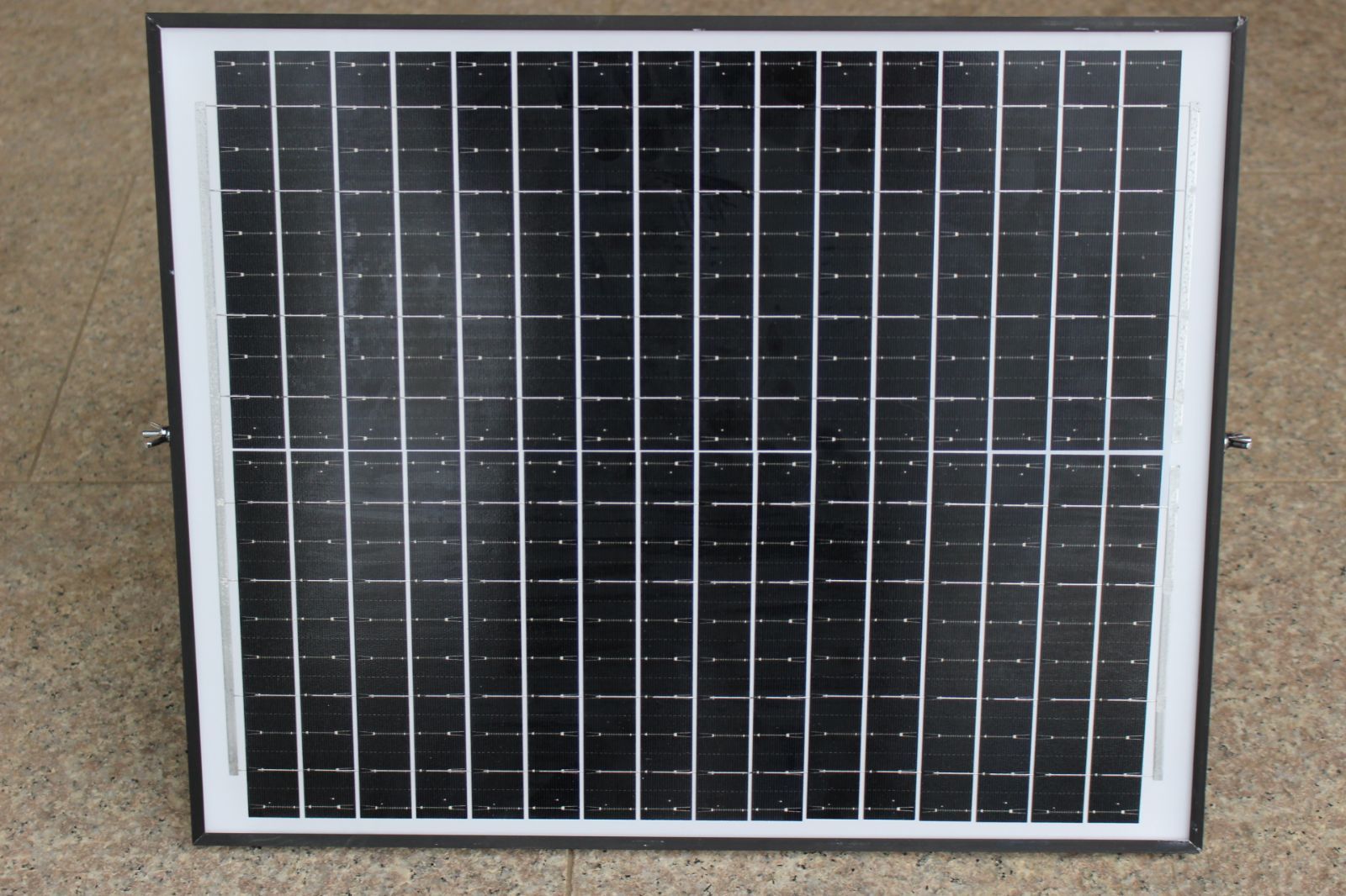 ハイパワー電気柵 XSD-260B 有効長8Km ソーラー25W バッテリー付