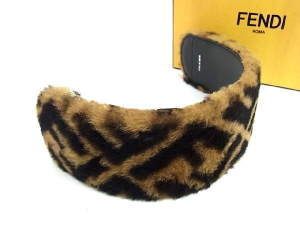 □新品同様□ FENDI フェンディ ズッカ柄 ストラップスルー ファー