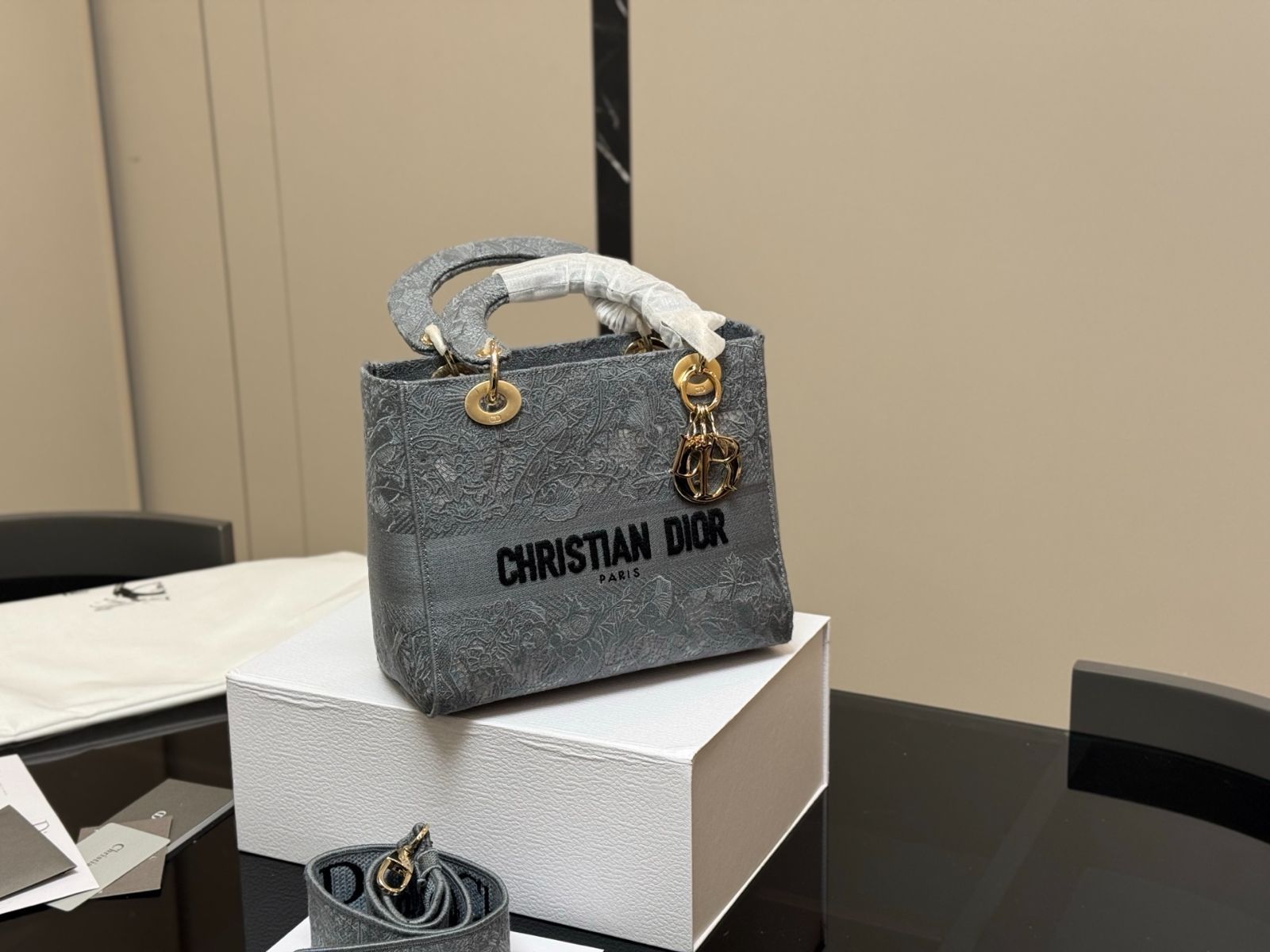 ファイナルセール❗️早い者勝ちです✨LADY DIOR レディディオール DIOR | アイコニックなレディ ディオール |ウィメンズバッグ