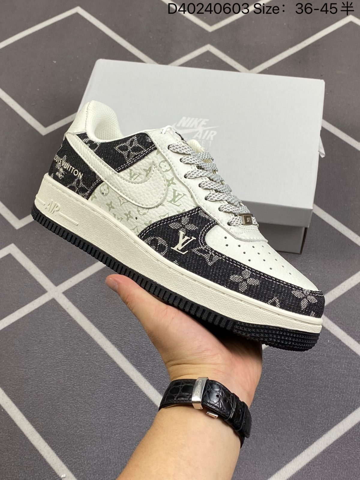 ナイキ スニーカー Nike Air Force 1 07 Low Monogram DD8686-100 男女兼用 並行輸入品