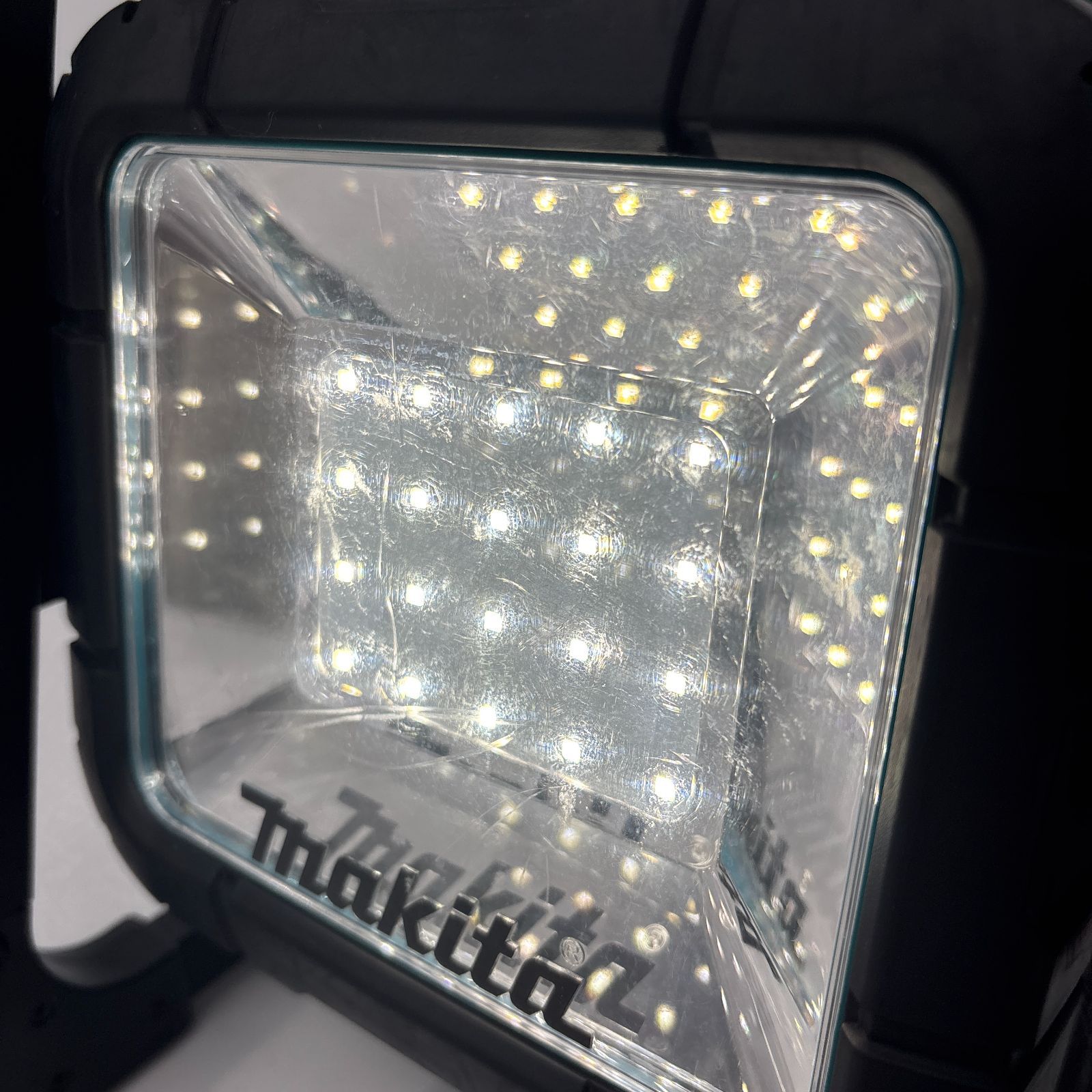 マキタ Makita 充電式LEDスタンドライト 本体のみ 14.4V 18V ML805