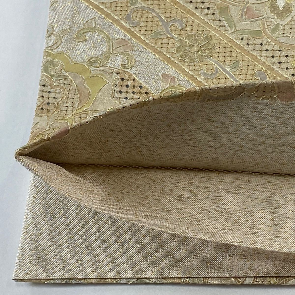 丸帯　アンティーク品　美品　正絹　刺繍　金糸 袋帯 美品 逸品 華文 金糸 汕頭刺繍 ベージュ 全通 正絹 【中古
