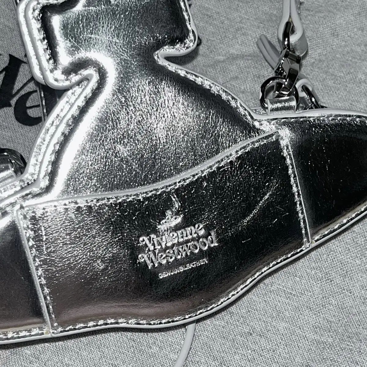 ヴィヴィアン ウエストウッド ナッパ ナノ R オーブ クロスバッグ シルバー