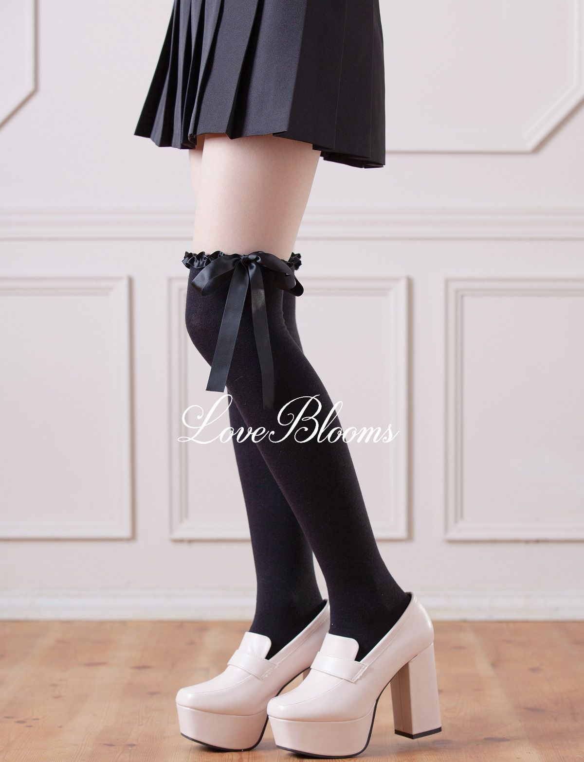 送料無料】サテン フリル リボン ニーハイソックス 黒 ブラック
