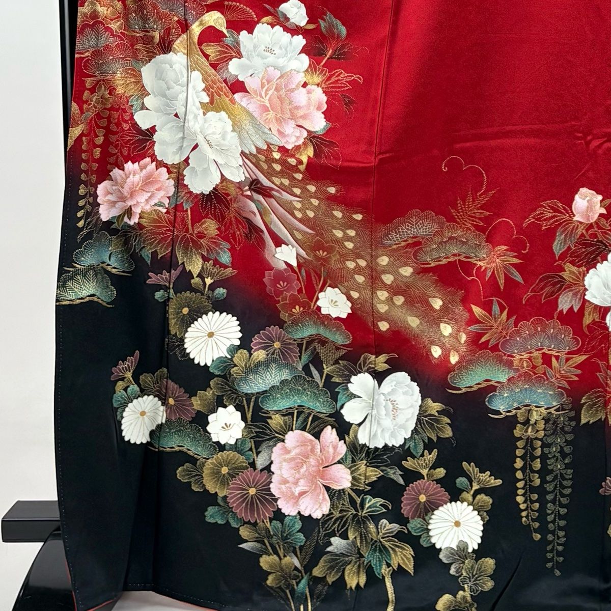 振袖 身丈169cm 裄丈68cm L 袷 孔雀 牡丹 金銀彩 染め分け 赤 正絹 秀品