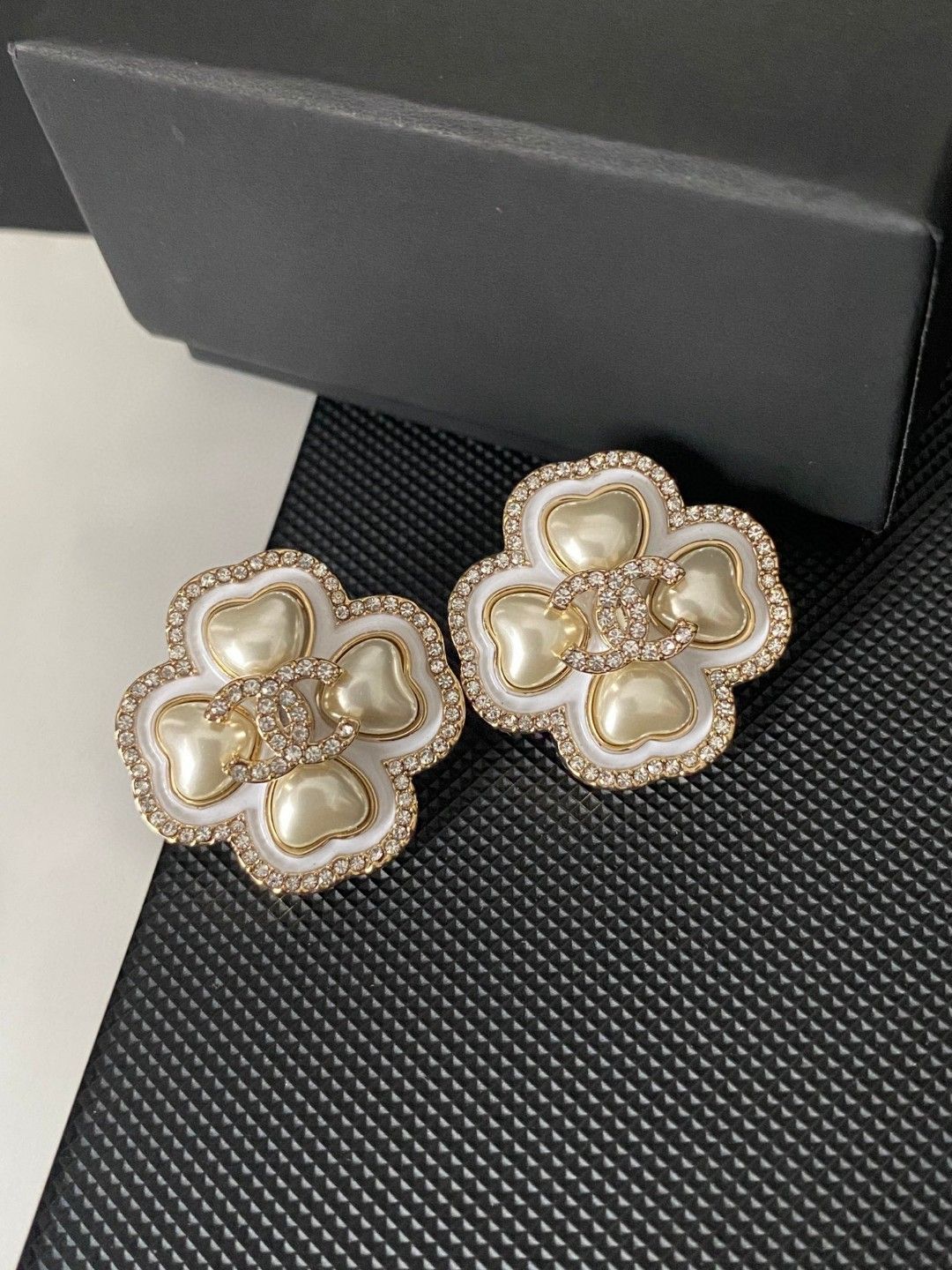 今日特価】Chanel ヴィンテージ ダブル C ピアス 送料無料！在庫