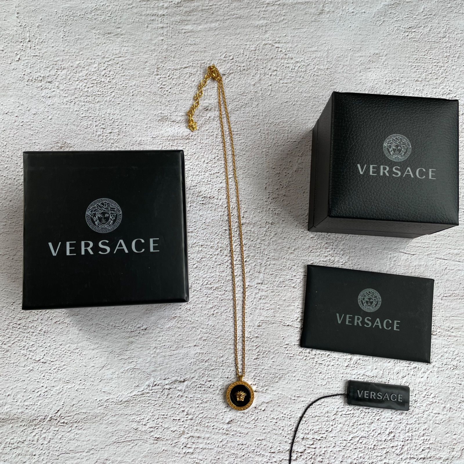 おトク情報がいっぱい！ 新品、未使用 【正規品】国内発送 Versace