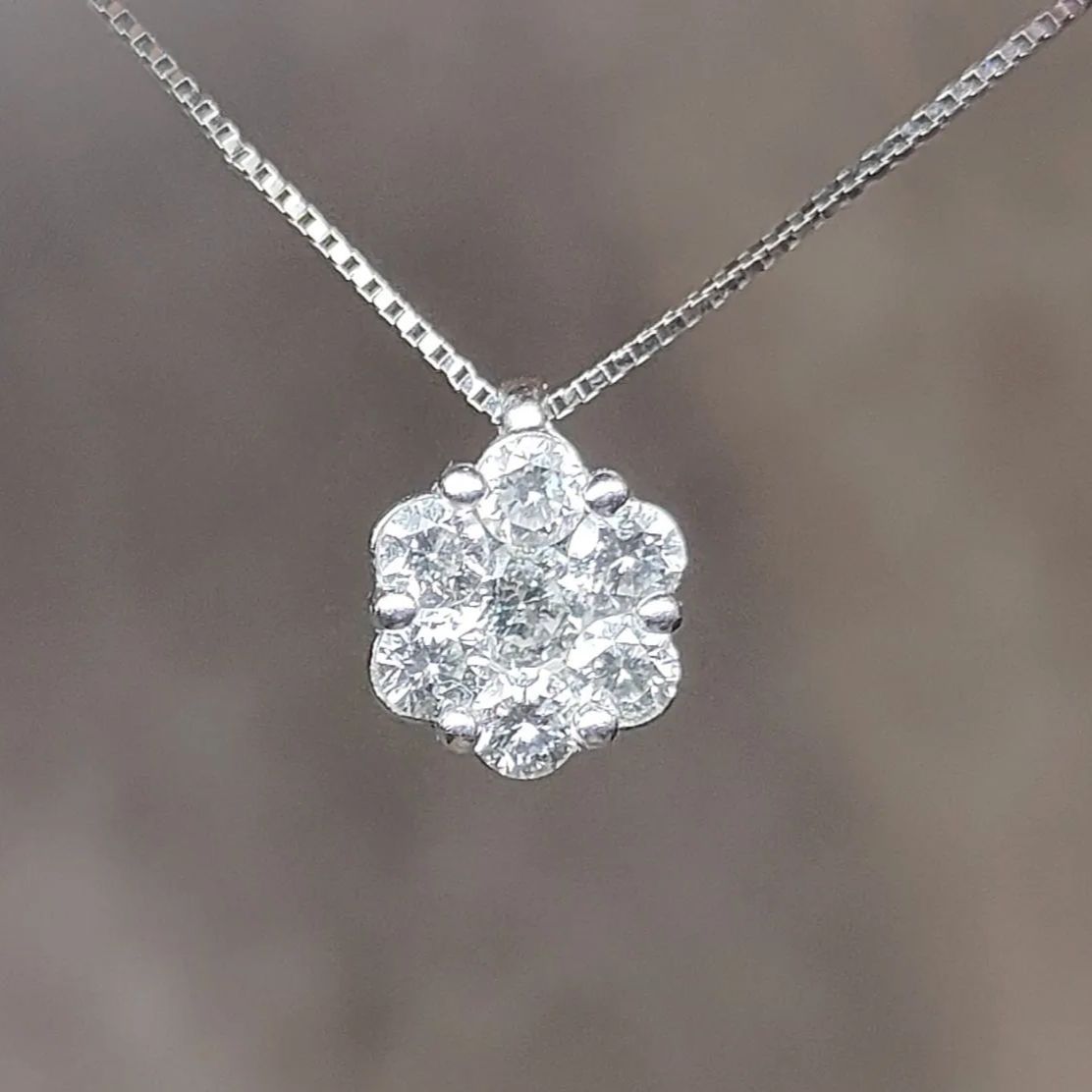 美品 高品質】K18WG ホワイトゴールド 0.50ct ダイヤモンド フラワー 