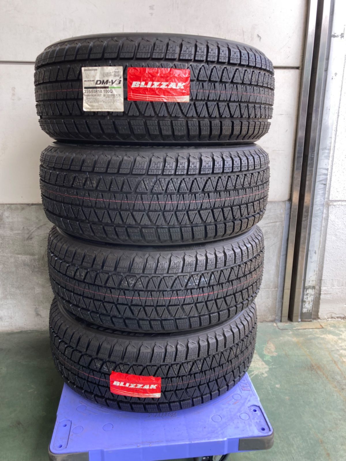 34    未使用品　235／55R18 　ブリヂストン　スタッドレス　2019年製　４本