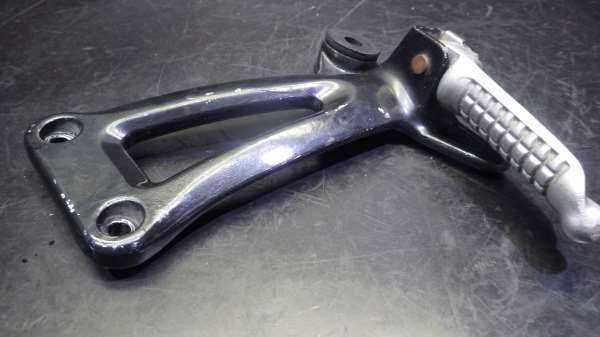 スズキ バンディット250 GJ77A タンデムステップ右 S165-60