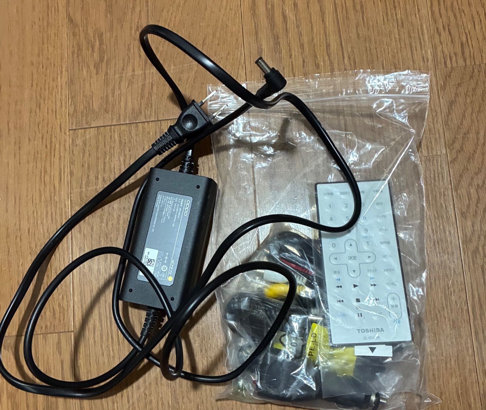 トレンド TOSHIBA 東芝 SD-P910S ポータブルDVDプレーヤー 別アダプター付き