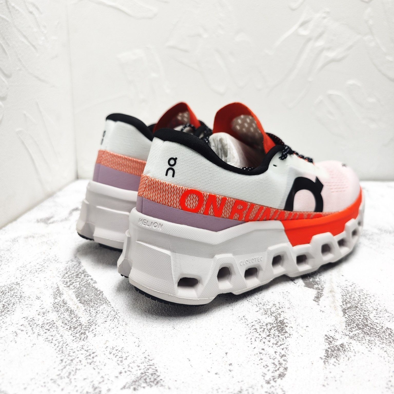 【送料無料】On cloudmonster2ランニングシューズ ホワイト/レッド On Cloudmonster2 クラウドモンスター 第二世代 ジョギング