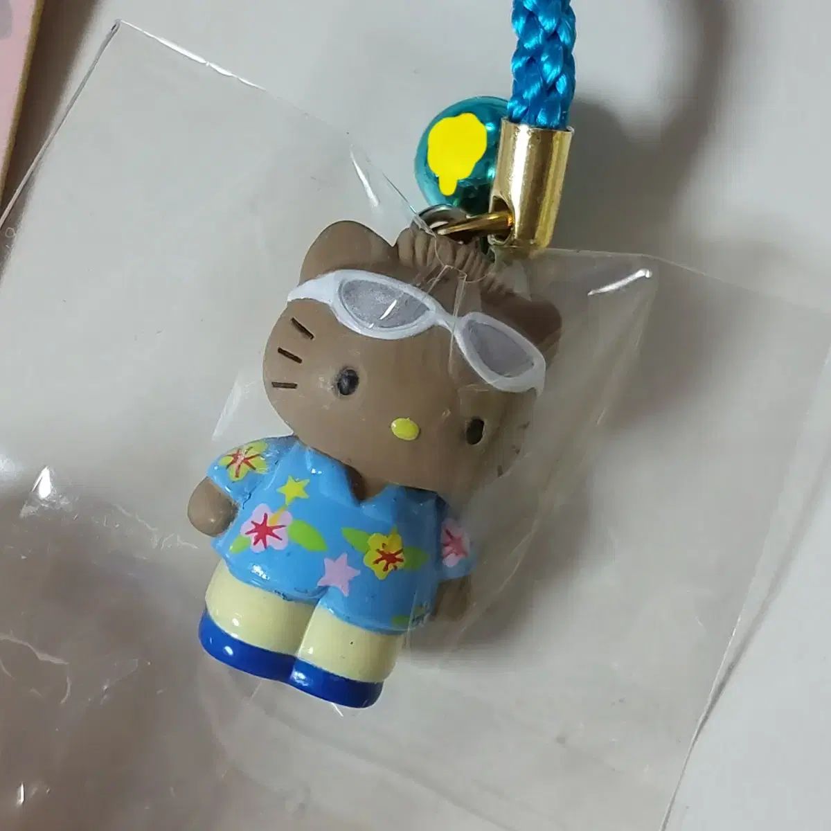 ハローキティ 沖縄 宮古島 限定 鹿 ダニエル ストラップ 日焼け キティ