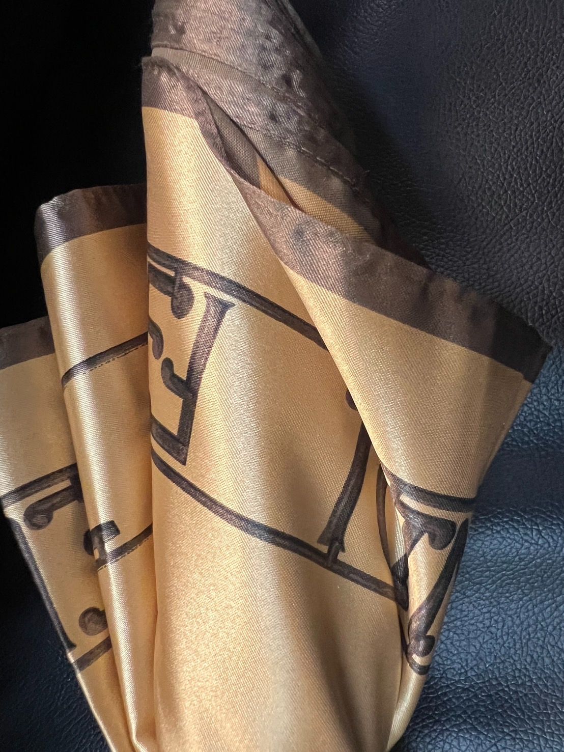【美品】FENDI 雨傘　ズッカ柄　ロゴ　ゴールド　ヴィンテージ フェンディ FENDI ズッカ FF柄 アンブレラ 雨傘 ゴールド - メルカリ
