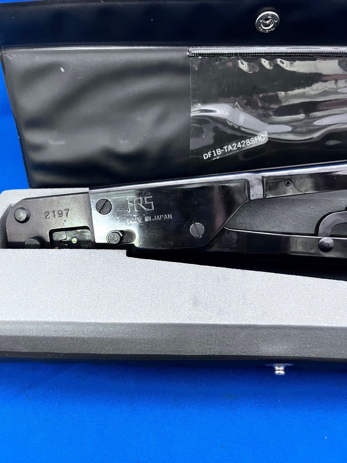 ヒロセ電機 圧接工具 端子圧着 DF1B-TA2428SHC - メルカリ ヒロセ電機 圧接工具 端子圧着 DF1B-TA2428SHC - メルカリ
