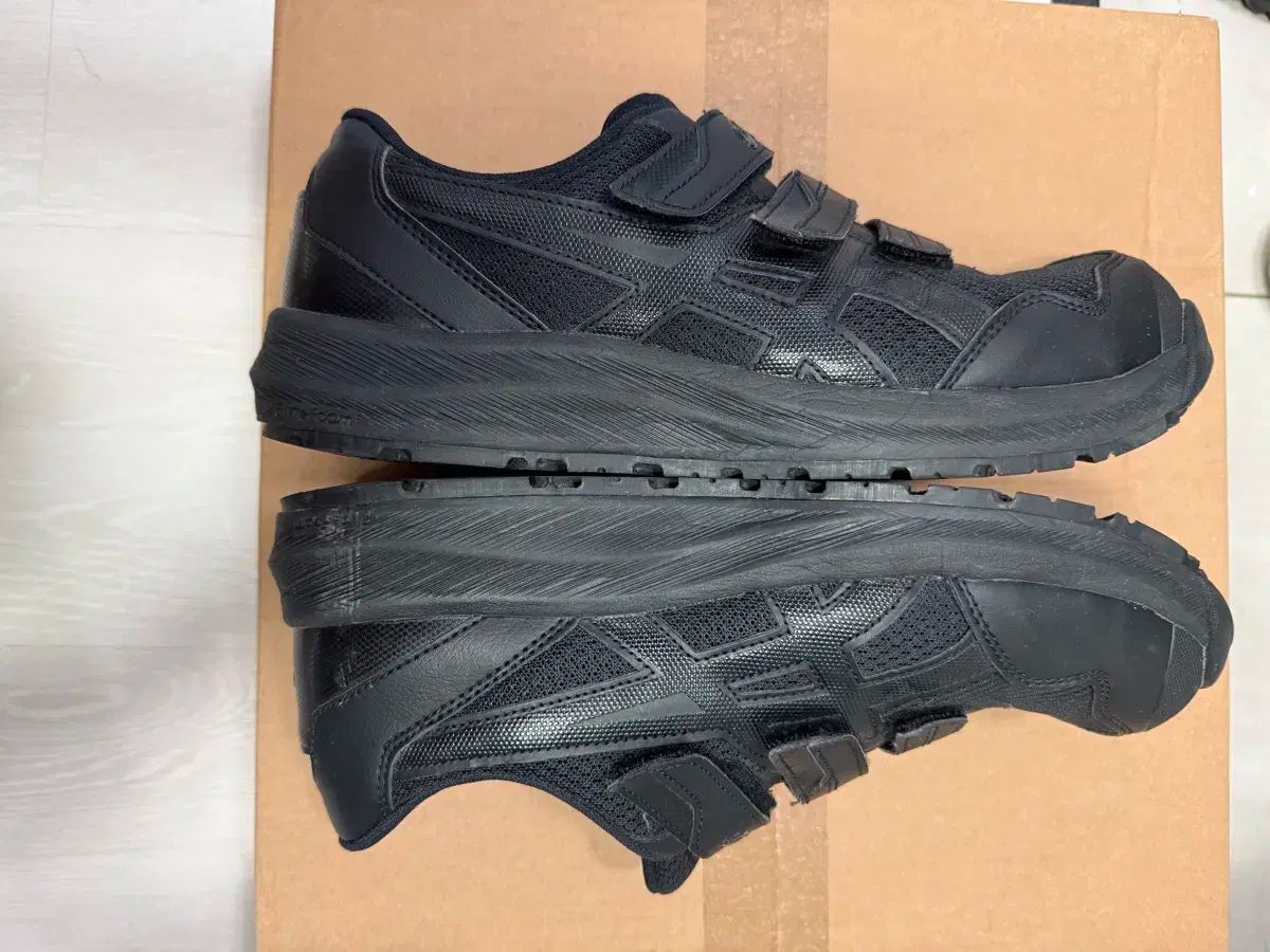 Asics アシックス