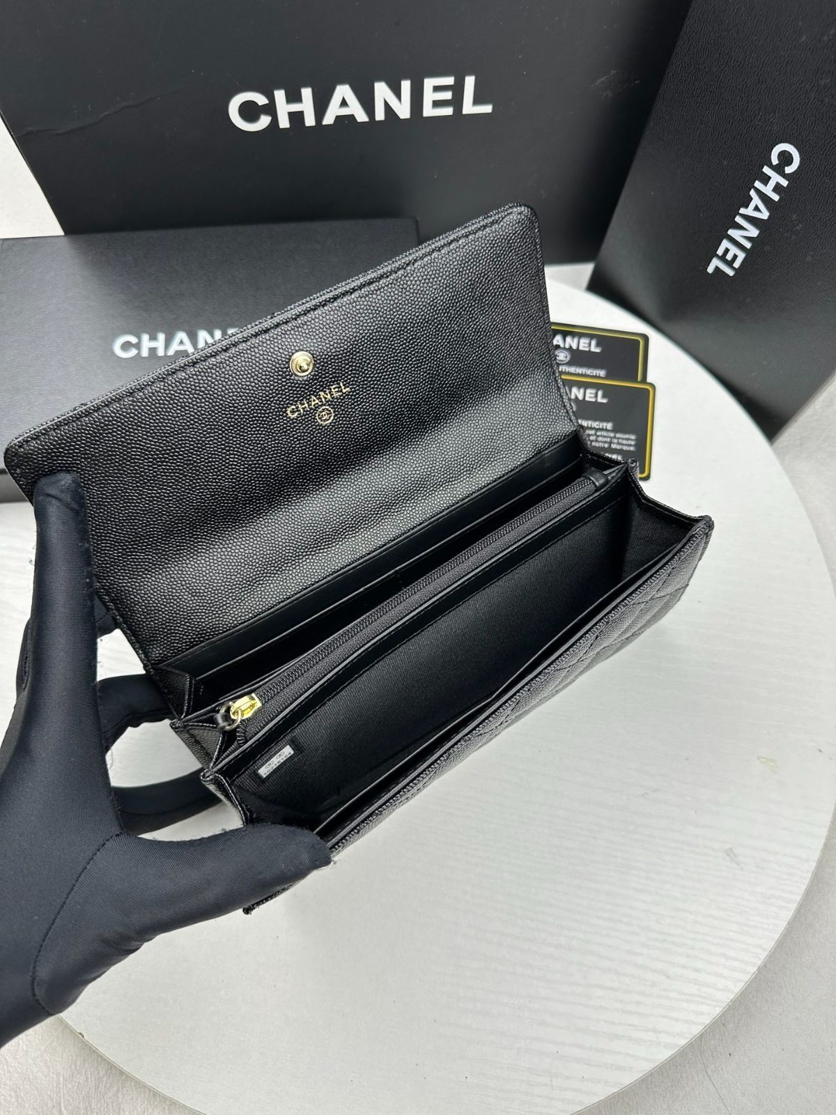 【高級感溢れるLOOK】CHANEL★ミディアムウォレット 淡いカラーが大人可愛い＊】CHANEL ミディアムウォレット 財布