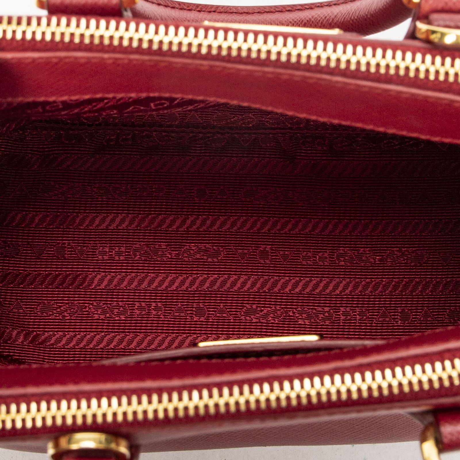 プラダラージダブルジップ ガレリア