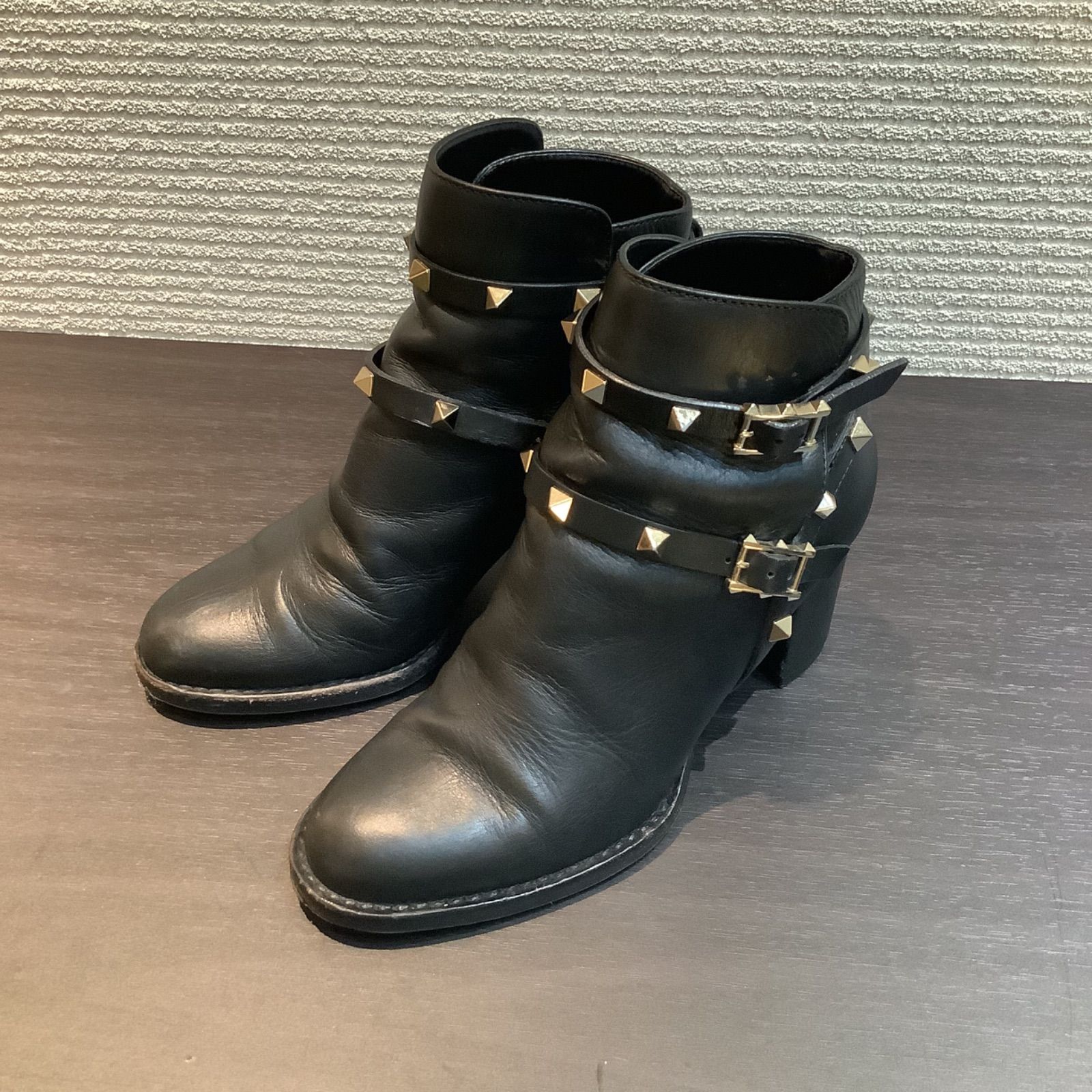 ったものに VALENTINO ショートブーツ 35の通販 by n｜ヴァレンティノ