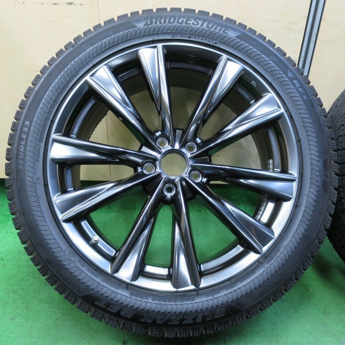 センサー付 バリ溝 21年 綺麗 9.5分☆レクサス NX Fスポーツ 純正 235