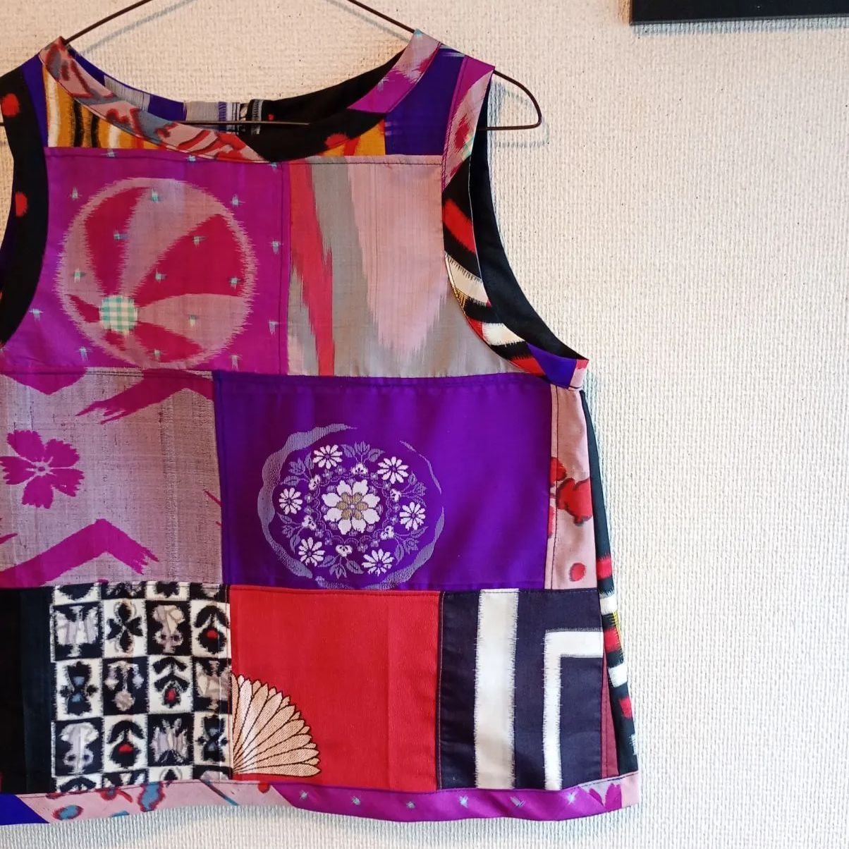 アンティーク着物と銘仙リメイク ランダムパッチワークノースリブブラウス