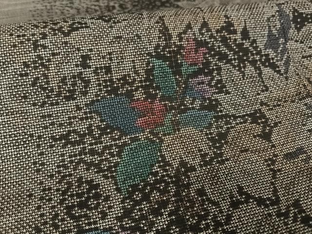 平和屋着物○本場大島紬 純泥染 9マルキ 草花文 南織物謹製 証紙付き