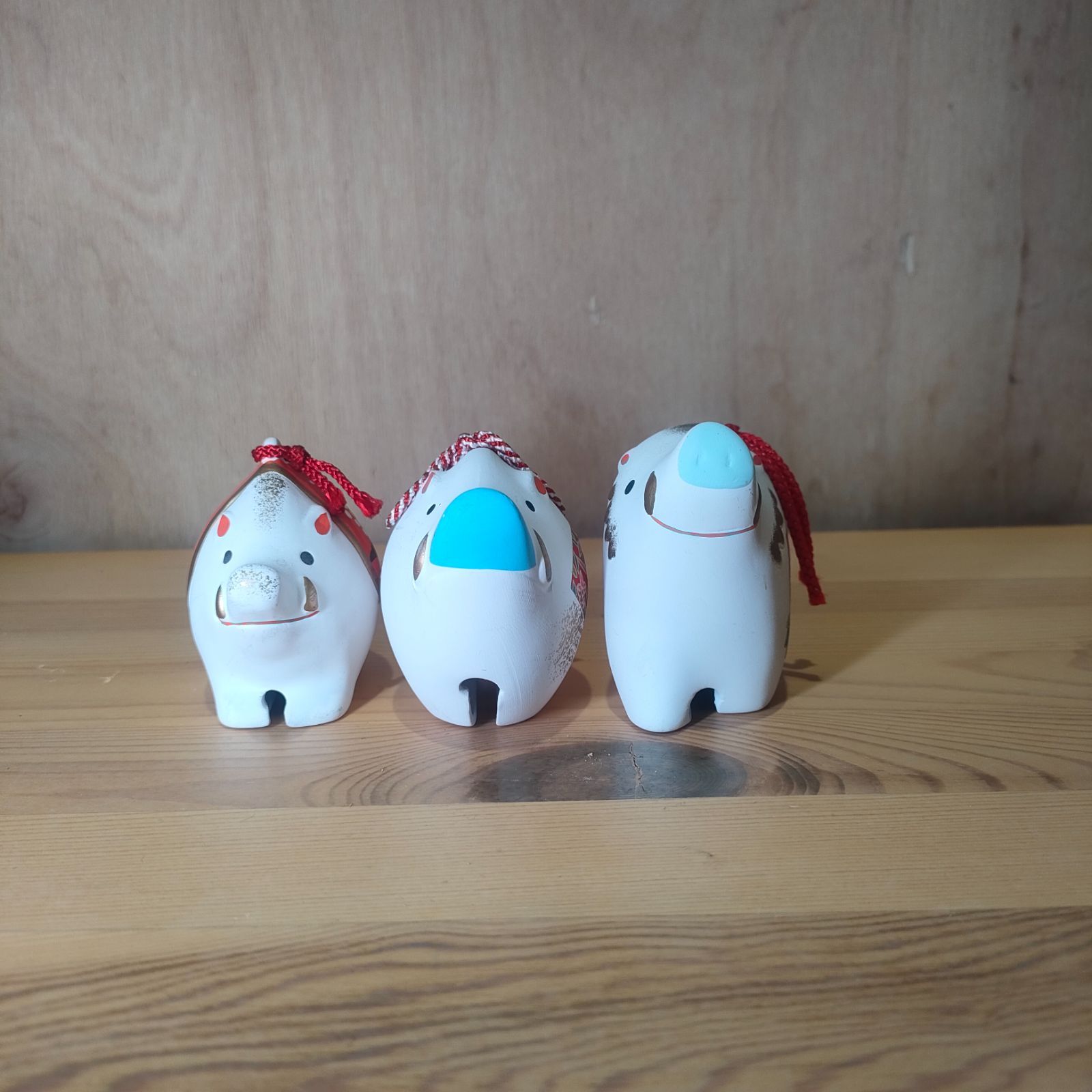 美品】イノシシ 土鈴3個セット 亥 猪 十二支 干支 お正月 陶器 美品】イノシシ 土鈴3個セット 亥 猪 十二支 干支 お正月 陶器