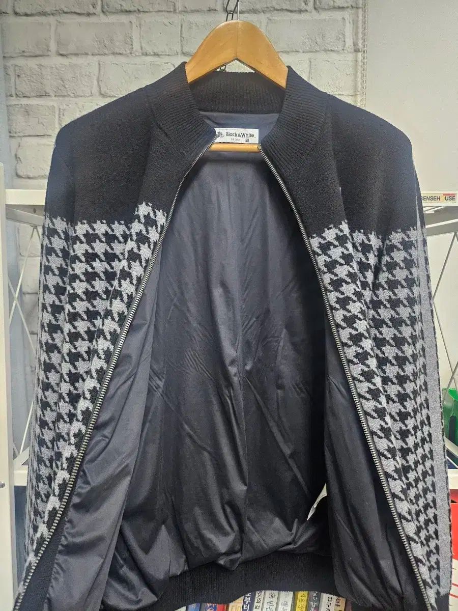 M 防風ジップアップ