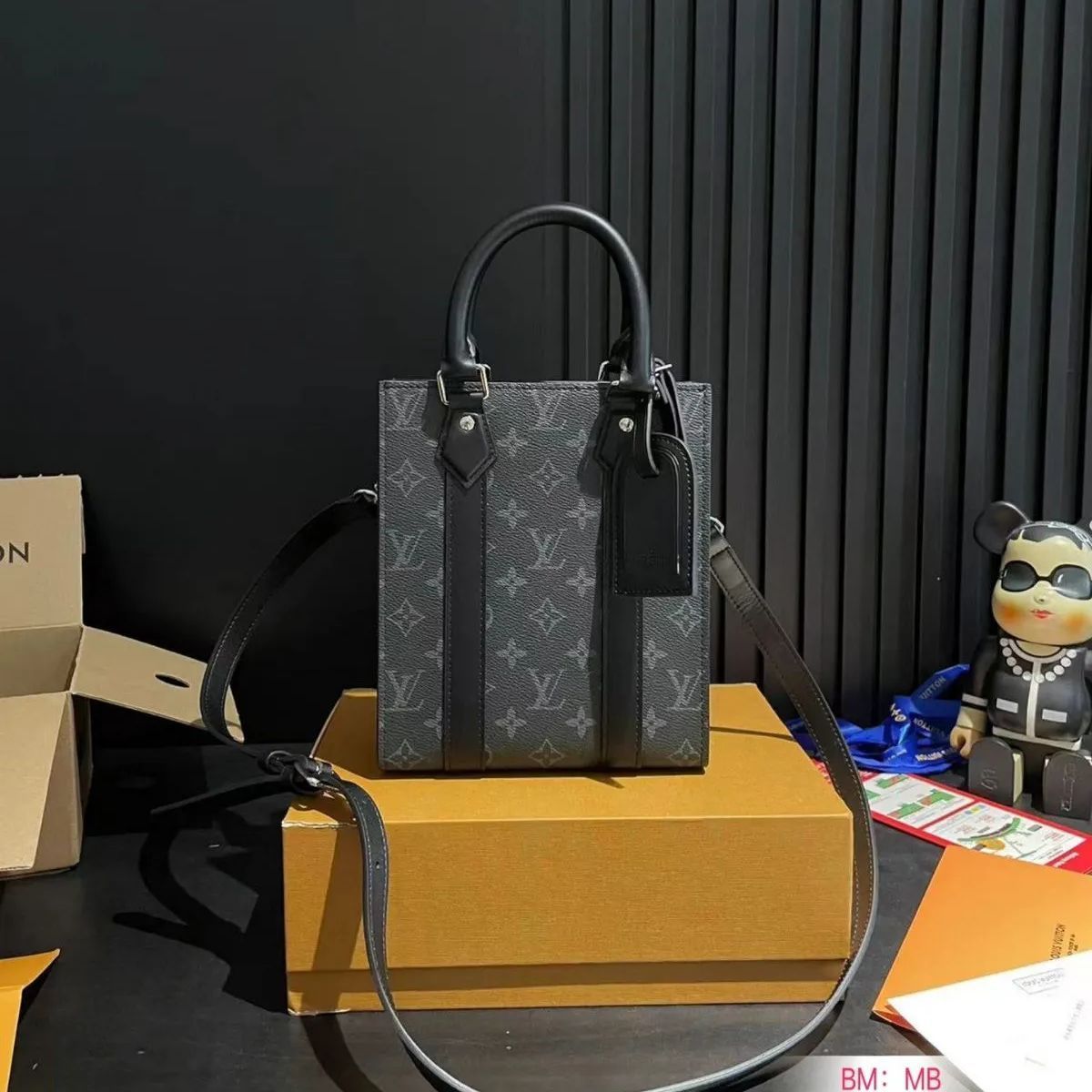 LOUIS VUITTON ルイヴィトン ショルダーバッグ ハンドバッグ男女兼用  ハンドバッグ