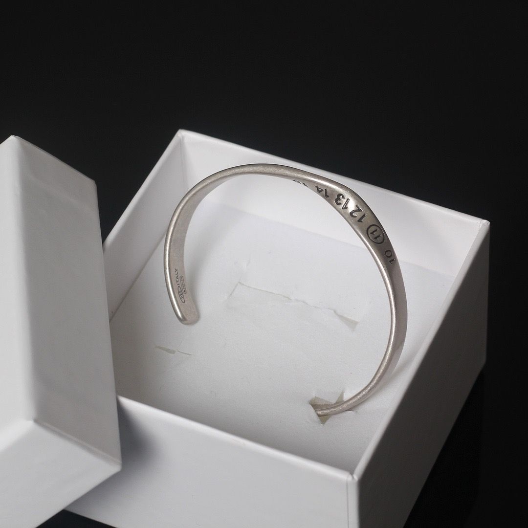 美品 Maison Margiela ツイスト シルバー バングル 男女兼用