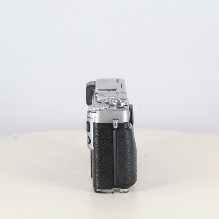 美品！Fujifilm 富士フイルムF inePixJ10 シルバー中古品 トップカメラオンライン / 【中古】 富士フイルム(fujifilm