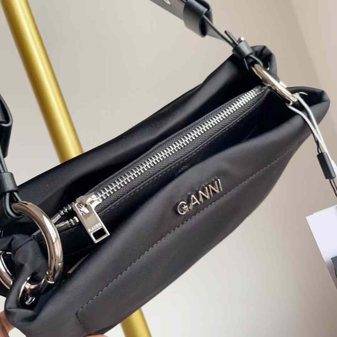 GANNI Pillow ピロー ミディアム バゲット ショルダー GANNI Pillow ピロー ミディアム バゲット ショルダー - メルカリ