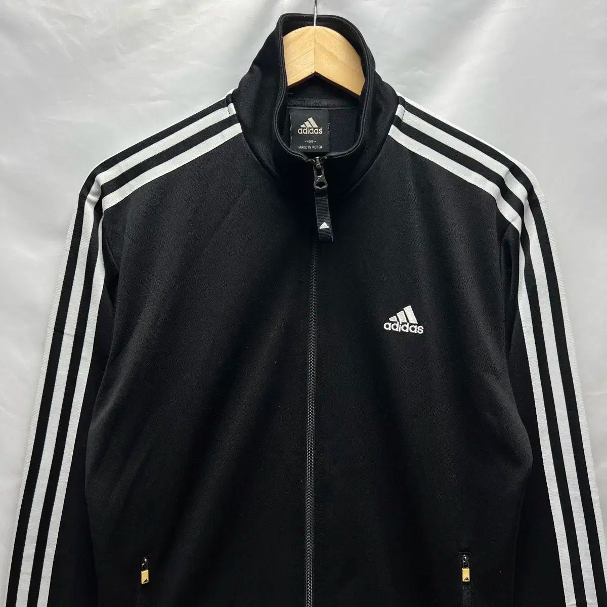 送料込み　adidas 黒 3本ライン ジャージジャケット　ヨーロッパモデル adidas - adidas originals 3本線ジャージ 黒 ブラック