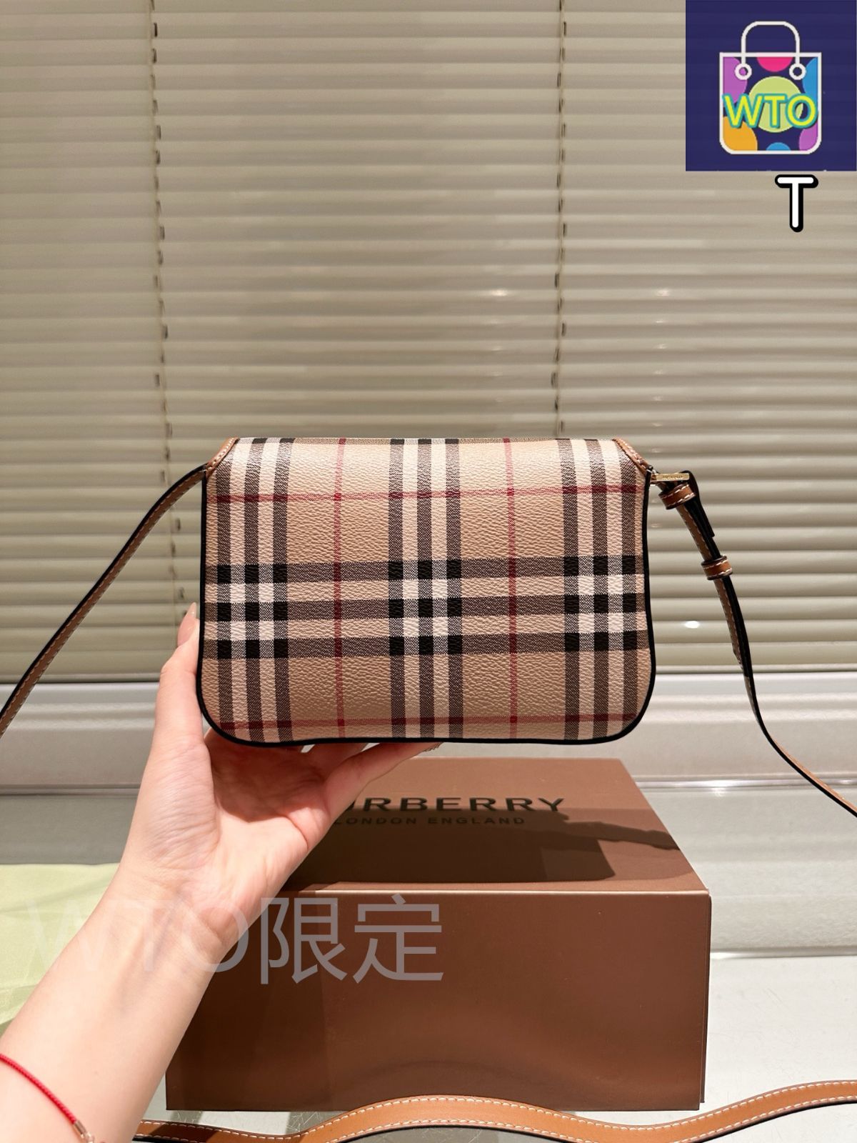Burberry 8105325B9368 関税送料込 関税負担なし☆Burberry スモール チェック ジップウォレット