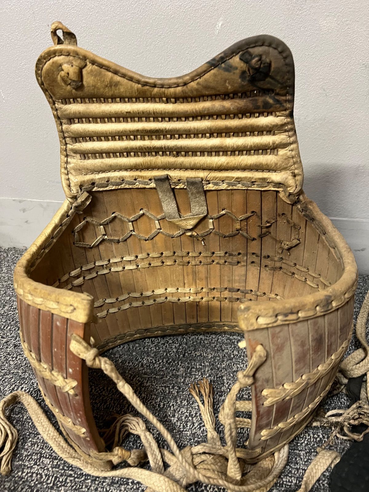 剣道防具　レトロ　スタンド付き　送料込み　骨董　昭和10年 剣道防具 レトロ スタンド付き 送料込み 骨董 昭和10年