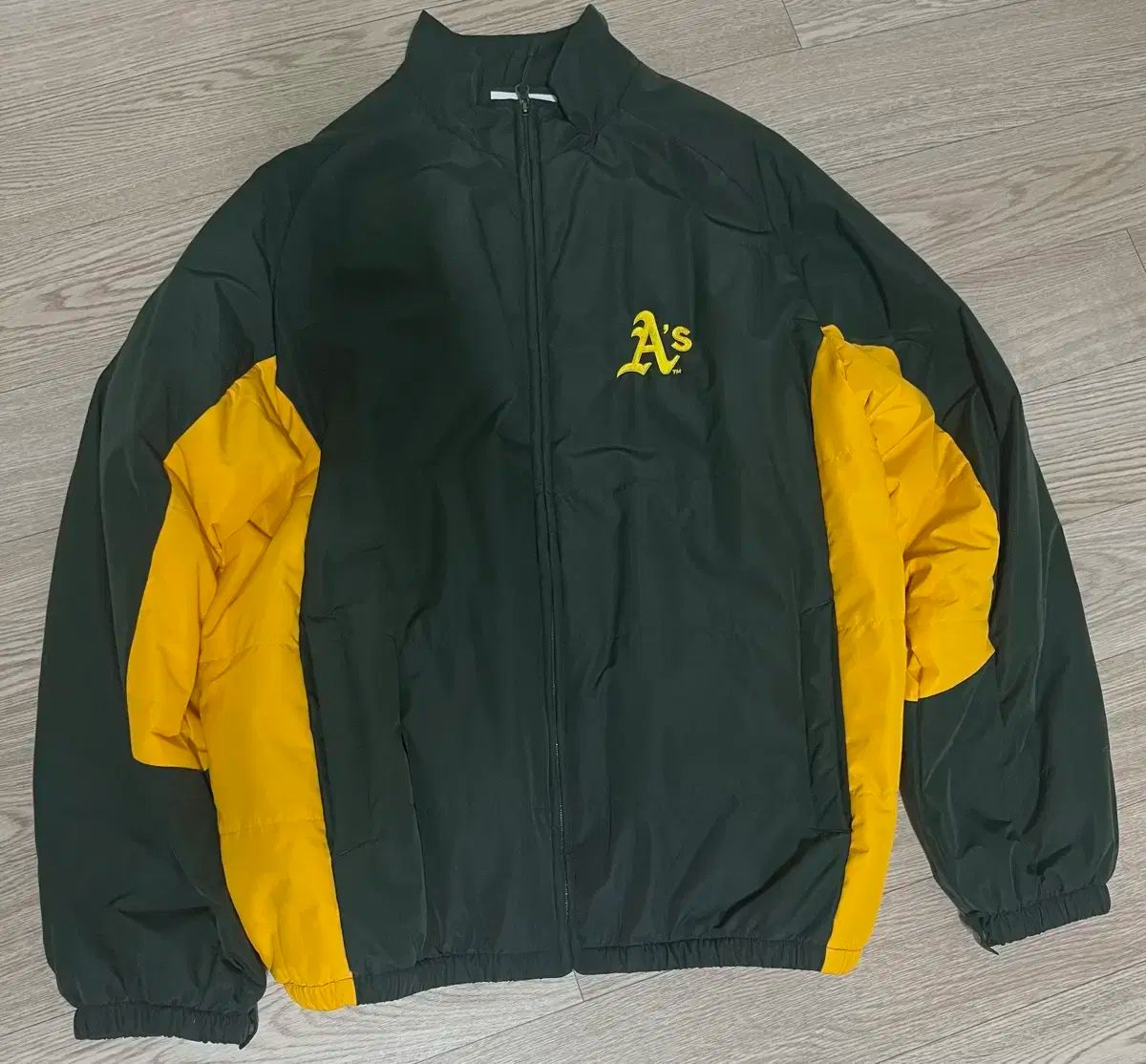 MLB マジェスティック オークランド アセンティック 冬 アウター