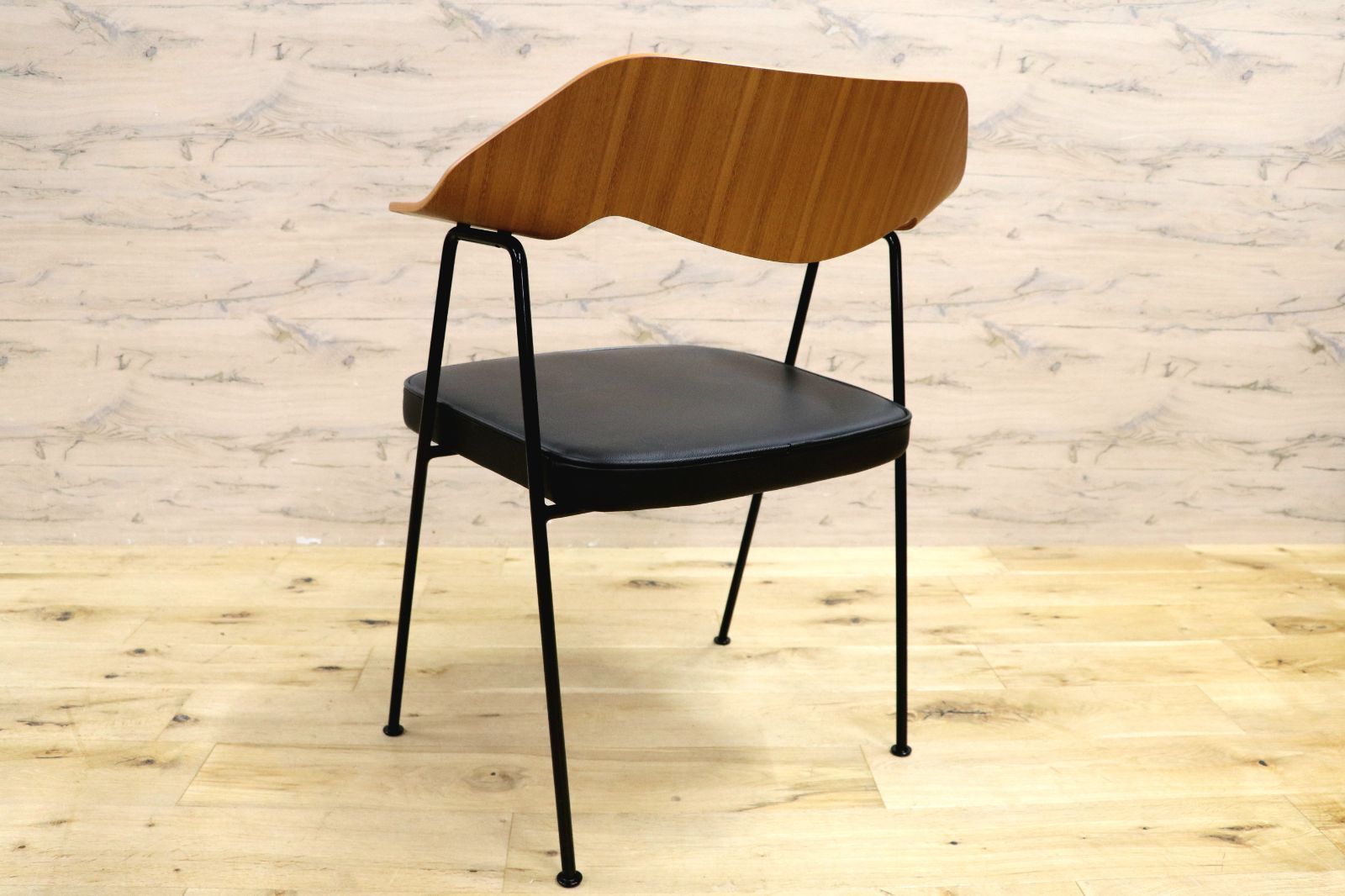 開発する GMIK573D○ACTUS | アクタス Case Furniture 675チェア ロビン デイ 椅子 本革 レザーシート オークフレーム スチールレッグ 展示品