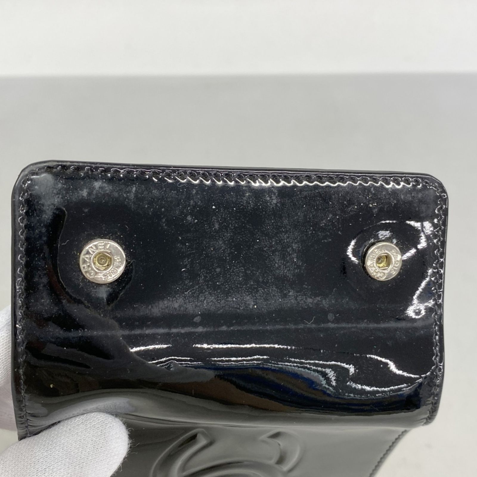 シャネル(Chanel) シャネル キーケース カメリア パテントレザー