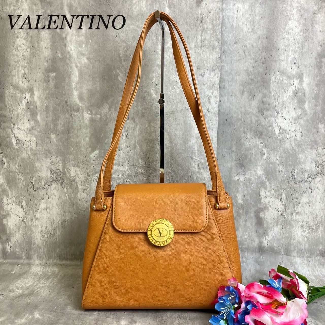 ✨良品✨VALENTINO GARAVANI ヴァレンティノガラヴァーニ ハンドバッグ トートバッグ ゴールド金具 ブイロゴ ゴールド金具 ロゴ刻印  肩掛けトート レザー ライトブラウン 茶色 - メルカリ