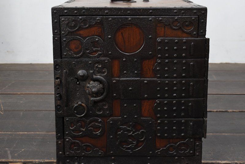 蔵A4874 重厚鉄金具 欅造り 船箪笥 江戸時代