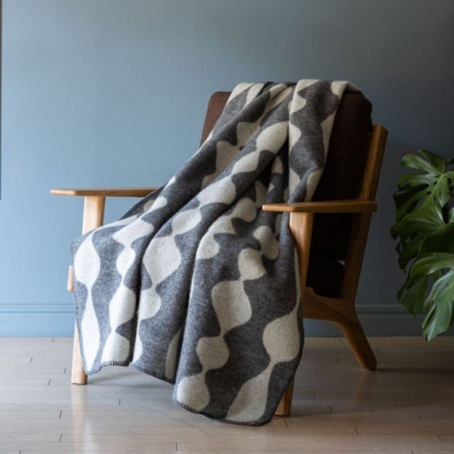 KLIPPAN 羊模様 ラムウールブランケット 90x130cm KLIPPAN 羊模様 ラムウールブランケット 90x130cm KLIPPAN 羊模様