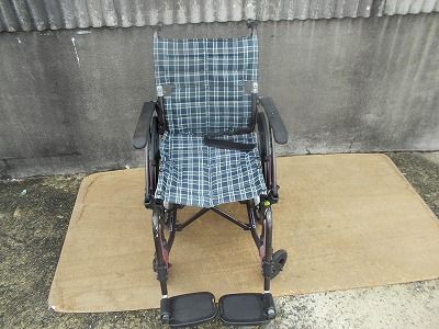 送料無料 一部地域を除く カワムラサイクル 介助用標準車いす WAVIT ウェイビットプラス WAP16-40 キズ有 レッグサポートなし TS-25-0929-04